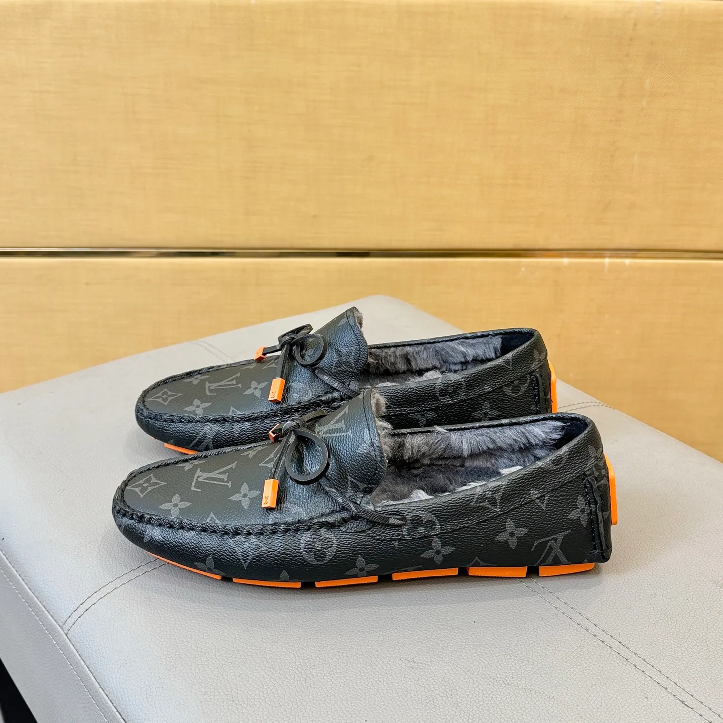 Factory price: 460💰 [LV] Autumn and winter style fur integrated 2025 men's beanie shoes (top version in the market) presbyopic leather ➕ real wool lining, original packaging. Size: 38-45